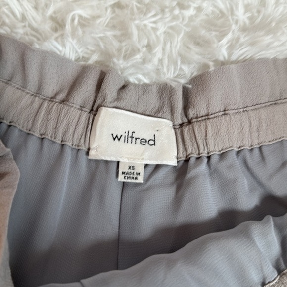 Wilfred Cool Grey Flowy Chiffon Mini Shorts with Front Tie - Picture 5 of 8